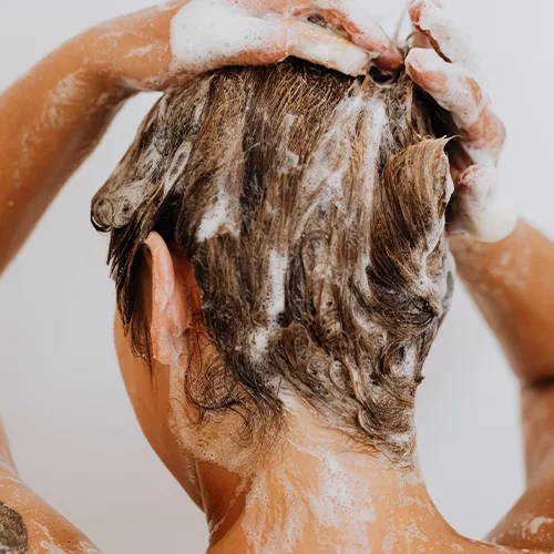 Derved indenlandske Majestætisk Why Dry Shampoo is "Bad" For Your Hair - kaia naturals